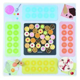 Τα πολύχρωμα ξύλινα στοιχεία του Cookie Doo σε κοντινό πλάνο, αναδεικνύοντας την ποιότητα και τα χρώματα.