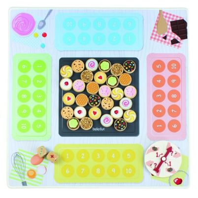 Τα πολύχρωμα ξύλινα στοιχεία του Cookie Doo σε κοντινό πλάνο, αναδεικνύοντας την ποιότητα και τα χρώματα.