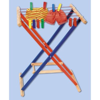 Η ξύλινη απλώστρα ρούχων παιχνιδιού μίμησης Nathan 332967 με τις 5 σειρές και τα χρωματιστά μανταλάκια για παιδιά από 3 ετών.
