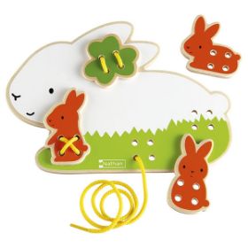 Το ξύλινο λαγουδάκι λεπτής κινητικότητας Nathan 333362 με το κορδόνι και τα 4 αποσπώμενα ξύλινα αξεσουάρ για παιδιά 3 ετών.