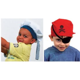 Παιδιά που φορούν τα καπέλα Nathan 340209 κατά τη διάρκεια θεατρικού παιχνιδιού και μεταμφίεσης.