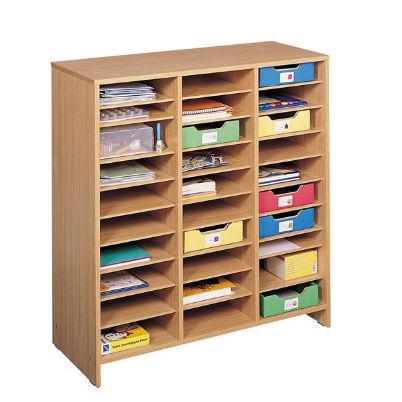 Η μονάδα Nathan 372435 (100x106cm) τοποθετημένη, οργανωμένη με ατομικά υλικά μαθητών.