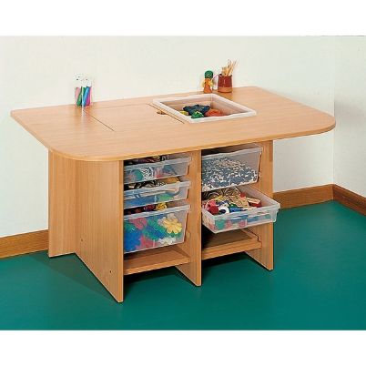 Το τραπέζι δραστηριοτήτων Nathan 372449 σε σχολική αίθουσα, οργανωμένο για ομαδικό παιχνίδι 6 παιδιών.