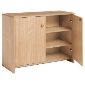 Η μονάδα αποθήκευσης Nathan 372532 από μελαμίνη με ανοιχτό το ένα φύλλο της πόρτας, ώστε να φαίνονται και τα ράφια του επίπλου.