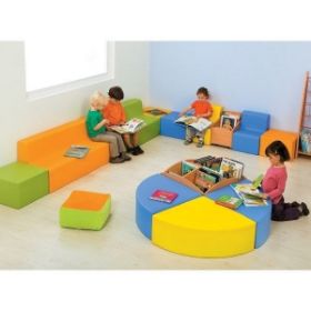 Φωνια δραστηριοτήτων νηπιαγωγείου με πολλά μαλακά έπιπλα της ίδιας σειράς της Nathan.