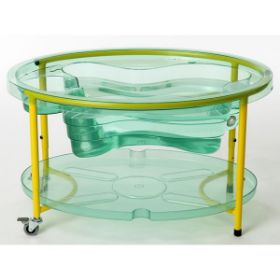 Η διαφανής λεκάνη άμμου και νερού Nathan 373007 με τη μεταλλική βάση και τα ροδάκια.