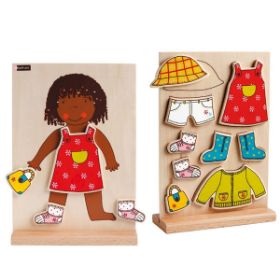 Ο μαγνητικός πίνακας Nathan 375201 "Η Liza ντύνεται" με τα ρούχα και τη φιγούρα.