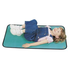 Ένα στρώμα Nathan 387453 και ένα παιδί που εξασκείται.