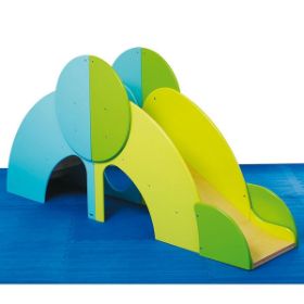 Η μικρή σύνθεση Nathan 398017 Actibaby με τη σκάλα, την τσουλήθρα και τις καμάρες εξερεύνησης.