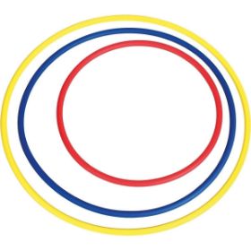 Τα 3 Hula Hoop MEGAFORM (κόκκινο, μπλε, κίτρινο) στα 3 διαθέσιμα μεγέθη, τοποθετημένα το ένα μέσα στο άλλο, σε λευκό φόντο.