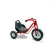 Το κόκκινο τρίκυκλο Zlalom Tricycle Large Winther V. Explorer 662, για παιδιά από 6 ετών, σε λευκό φόντο.