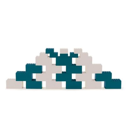 Σετ 26 τούβλα κατασκευών Dantoy σε γκρι και μπλε χρώμα από ανθεκτικό πλαστικό, ιδανικά για την ανάπτυξη της λεπτής κινητικότητας.