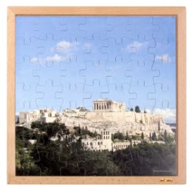Το 9999 Educo Ξύλινο Παζλ Ακρόπολη 49 κομματιών, για παιδιά από 4 ετών, πλήρως συμπληρωμένο πάνω στην ξύλινη βάση του, σε λευκό φόντο.