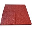 Το προστατευτικό δάπεδο ασφαλείας Eco-Soft Tile CEST1 σε κόκκινο χρώμα, σε λευκό φόντο.