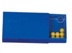 Ένα εκπαιδευτικό κουτί ανάλυσης αριθμών (Splitsbox) σε μπλε χρώμα με συρόμενο καπάκι. Στο εσωτερικό του υπάρχουν μικρές κίτρινες μπίλιες που χωρίζονται σε δύο τμήματα μέσω μιας σχισμής, επιτρέποντας στα παιδιά να δουν οπτικά πώς ένας αριθμός (π.χ. το 10) αναλύεται σε δύο μικρότερα αθροίσματα.