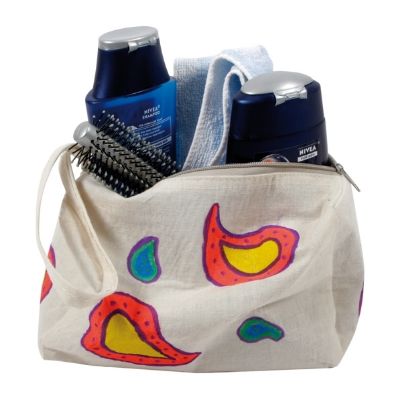 Ένα πλήρως ζωγραφισμένο και διακοσμημένο νεσεσέρ Beleduc 51101B γεμάτο με είδη ταξιδιού.