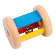 Η ξύλινη χρωματιστή κουδουνίστρα Montessori 90195 Educo, ιδανική για νεογέννητα, σε λευκό φόντο.