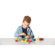 Παιδί που παίζει πάνω σε τραπέζι με το 90329 Toys for Life Παξιμάδια & Βίδες.