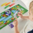 Κοντινό πλάνο σε παιδί που παίζει με το Learning Resources HM95400 Numberblocks Pattern Match.