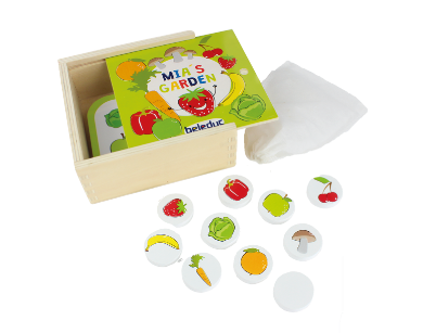Το ξύλινο εκπαιδευτικό παιχνίδι Beleduc 22613 "Ο κήπος της Mia" με τα εικονογραφημένα πούλια απλωμένα.