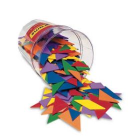 Η διάφανη γυάλα LER0416-6 γεμάτη με τα 30 πολύχρωμα σετ tangram.