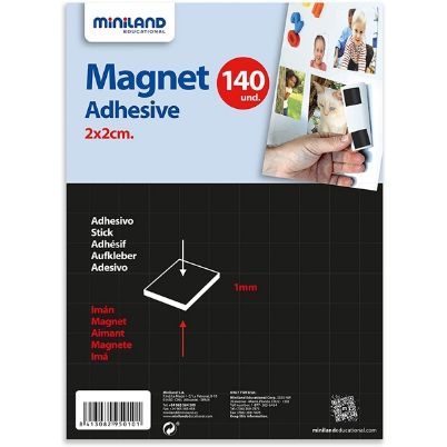 Το σετ των 140 αυτοκόλλητων μαγνητών Miniland 95010 σε φύλλα, έτοιμα για αποκόλληση.