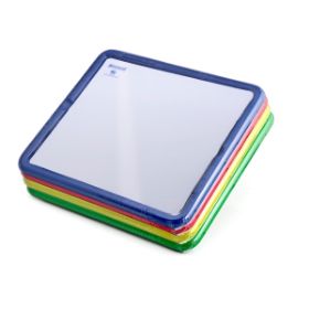 Τα μαγνητικά πινακάκια της Miniland 97930 σε διαφορετικά χρώματα, σε στοίβα.