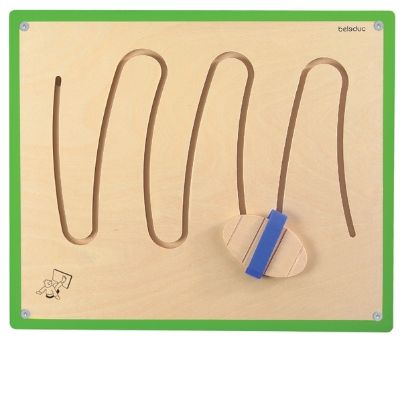 Το ξύλινο επιτοίχιο παιχνίδι Beleduc 23623 Βουνό με την ανάγλυφη διαδρομή προγραφής.