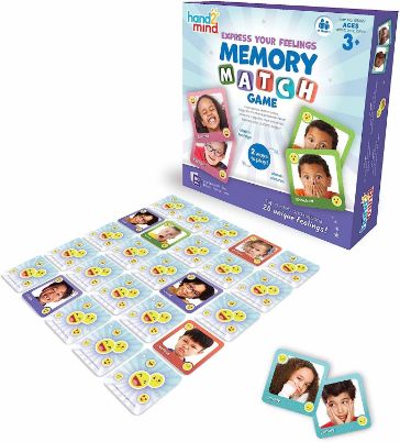 Το σετ Memory Συναισθημάτων 95427 με τις κάρτες που απεικονίζουν πραγματικά πρόσωπα παιδιών.