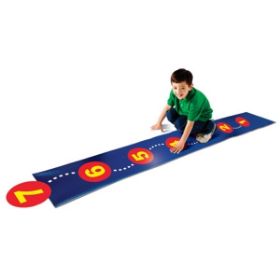 Ένα παιδί πάνω στον τάπητα LΕR0420.