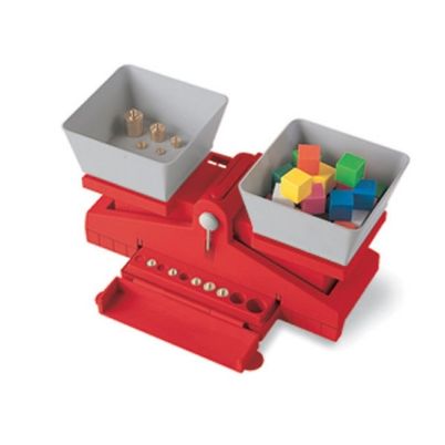 Η πλαστική ζυγαριά ακριβείας LΕR2420 της Learning Resources μαζί με τα 10 σταθμά της.