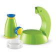 Το πράσινο εκπαιδευτικό εργαλείο stem Learning Resources LER2760 GeoSafari Jr. Μικροσκόπιο, για παιδιά από 3 ετών, αποσυναρμολογημένο σε λευκό φόντο.