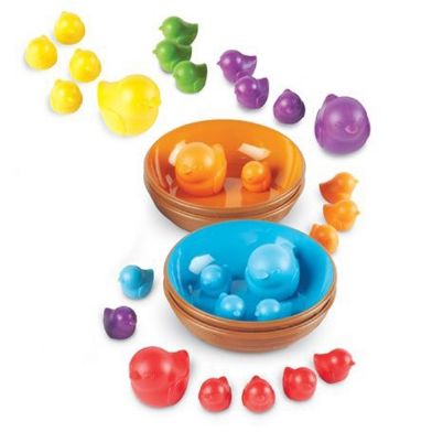 Το πλήρες σετ Learning Resources LΕR5554 με τις 6 χρωματιστές φωλιές και όλα τα πουλάκια.