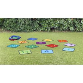 Το Kit for Kids BN0150 – Σετ 24 Ατομικοί Τάπητες "Αριθμοί 1-24" με Τσάντα Μεταφοράς (40x40cm) σε εξωτερικό χώρο, έτοιμο για χρήση.