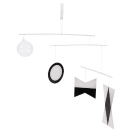 048800 Nienhuis Montessori Munari Mobile με ασπρόμαυρα γεωμετρικά σχήματα και μια διαφανή γυάλινη σφαίρα σε λευκό φόντο.