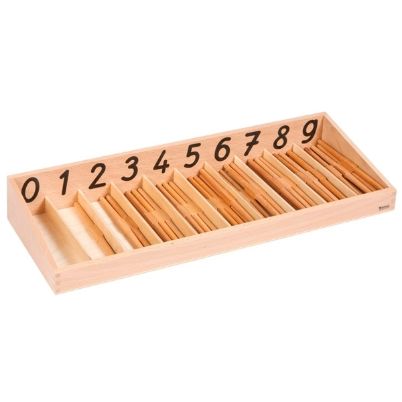 Ξύλινη θήκη Nienhuis Montessori με δέκα χωρίσματα αριθμημένα από το 0 έως το 9, που περιέχουν ξύλινες ατράκτους (spindles) για την αντιστοίχιση ποσοτήτων με αριθμητικά σύμβολα.