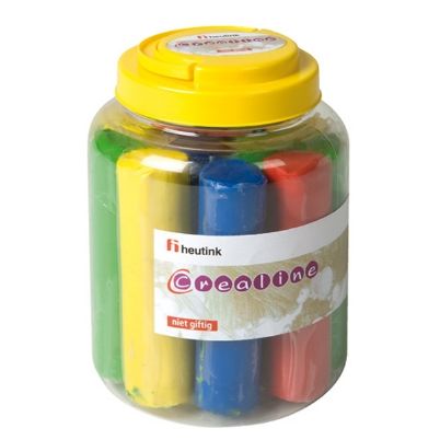 Το βαζάκι της πλαστελίνης 030120 Heutink 1kg με όλα τα ορθογώνια κομμάτια πλαστελίνησς στα 4 διαφορετικά χρώματα (κόκκινο, μπλε, κίτρινο, πράσινο).