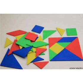 Τα 28 τεμάχια 4 χρωμάτων του Tangram Wissner 080700, για παιδιά από 4 ετών, σε λευκό φόντο.