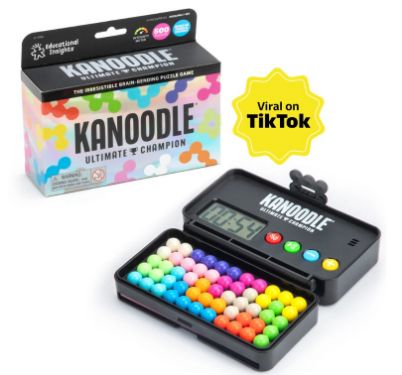 Η ανοιχτή θήκη του Kanoodle Ultimate Champion 3084 με το ενσωματωμένο ψηφιακό χρονόμετρο και τα 500 puzzles.