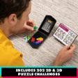 Ενήλικας που λύνει γρίφους 2D και 3D του Kanoodle® Genius Game EI3026, αναδεικνύοντας τις 202 διαφορετικές προκλήσεις του παιχνιδιού.