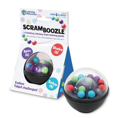 Το παιχνίδι λογικής Scramboozle LER5900 με τα πολύχρωμα κομμάτια δίπλα στη συσκευασία του.