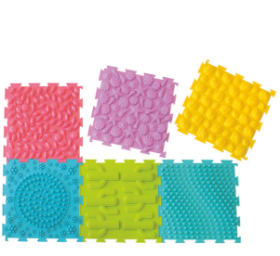 Τα 6 αισθητηριακά δάπεδα αφής Tactile Mats 82319 MyPauze, σε λευκό φόντο.