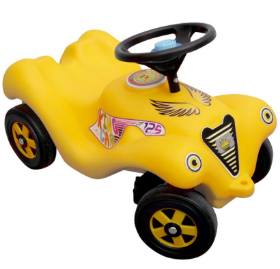 Το κίτρινο παιδικό αυτοκινητάκι King Kids KC6600SR King Car, σε λευκό φόντο.