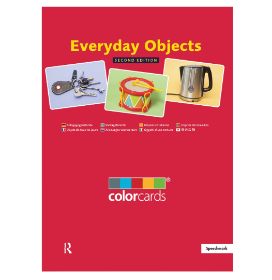 Το κουτί των Speechmark Colorcards Everyday Objects 2nd Edition με δείγματα επαγγελματικών φωτογραφικών καρτών που απεικονίζουν καθημερινά αντικείμενα.