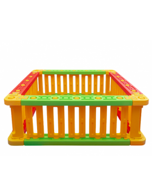 Η κίτρινη, κόκκινη και πράσινη King Kids SB6010 Τετράγωνη Πισίνα για Μπαλάκια, σε λευκό φόντο.